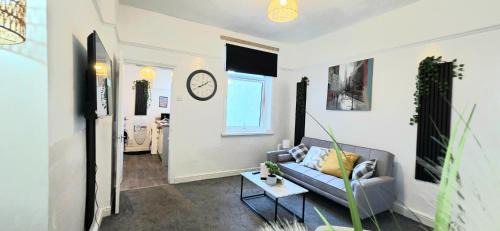 Barrow-in-Furness House | Elegant 3-BR - Sleeps 5 - Contractors Stay- Free WiFi