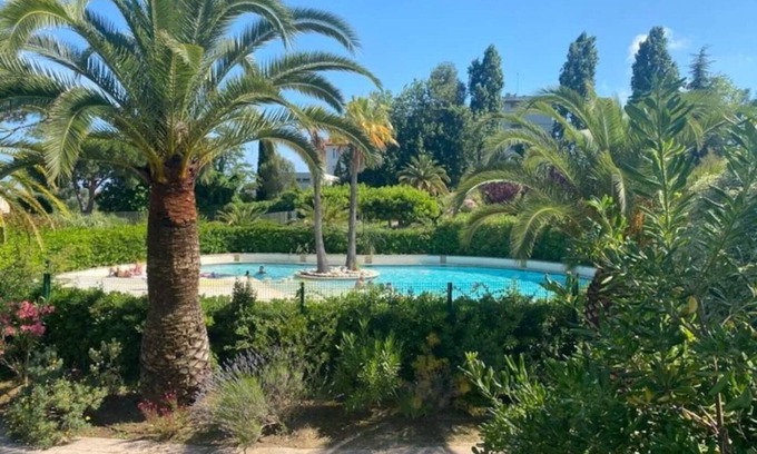 Antibes Apartment | Elegant 3 rooms. Tennis pool and greenery.