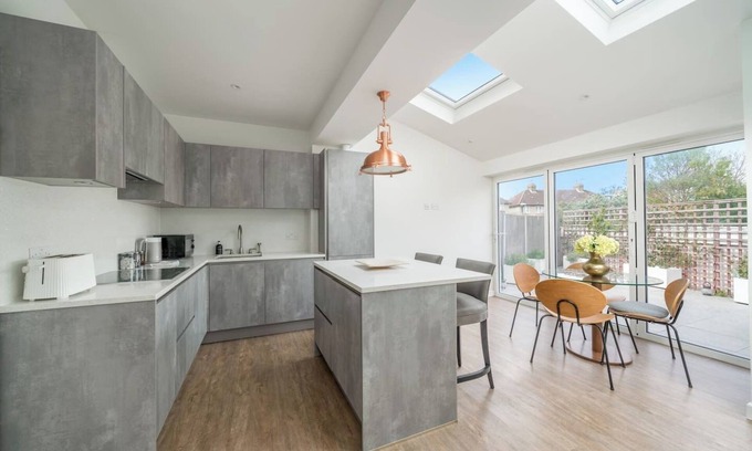 Island Gardens House | Elegant 3Bedroom Retreat Minutes from Canary Wharf