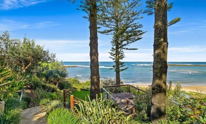 Toowoon Bay House | Elegant 4-Bed home with private steps to beach