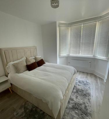 Croham House | Elegant 4-Bed Victorian Home