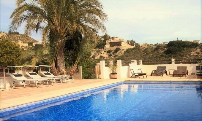 Coveta Fuma Villa | Elegant & Affordable Villa, Private swimming pool sleeps 4 to 10 adults