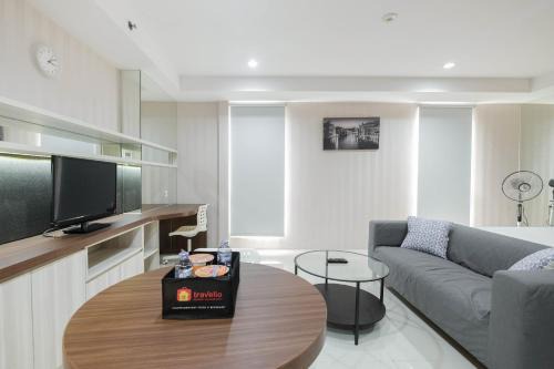 Cikarang Apartment | Elegant and Comfy Studio Azalea Suites Apartment Cikarang By Travelio
