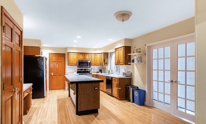 Williamsville House | Elegant and quiet, spacious family retreat in Williamsville