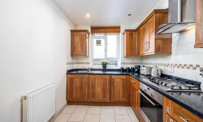 Fulham Apartment | Elegant and Spacious 3 Bedroom Apartment in Fulham
