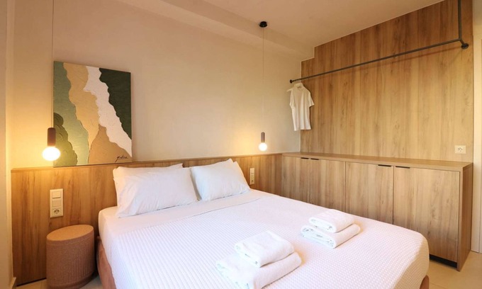 Panormos Apartment | Elegant and Spacious Deluxe Apartment