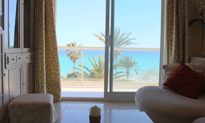 Son Servera Apartment | Elegant apartment in the first line of the sea and the beach of Cala Millor