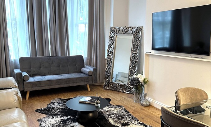 Leyton Apartment | Elegant apartment in London