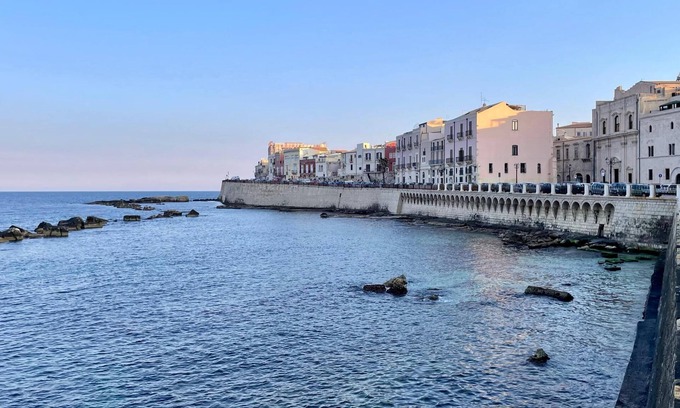 Carrozziere Apartment | Elegant apartment on the Ortigia waterfront, 2 steps from Syracuse Cathedral.