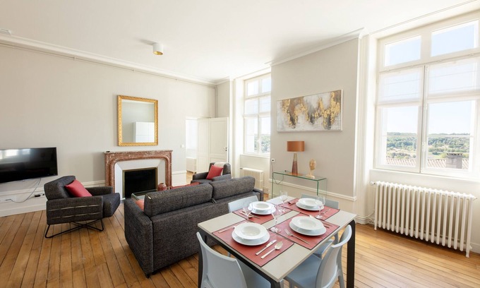 Angouleme Apartment | Elegant apartment with panoramic view of Angoulême