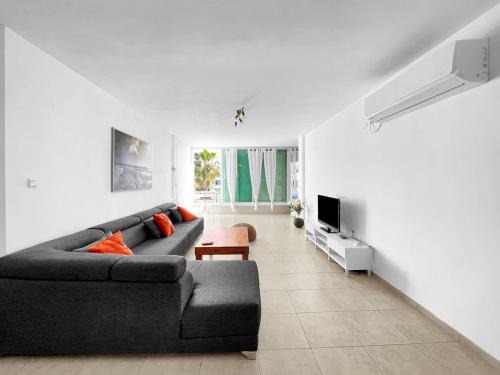 Herzliya Pituach Apartment | Elegant Beachside Apartment