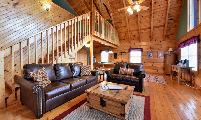Gatlinburg - Pigeon Forge Cabin | Elegant Cabin in Perfect Location! Private but close to Everything!