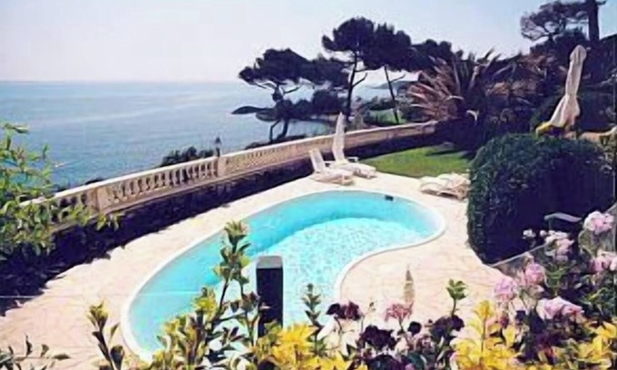Cap-d'Antibes Apartment | Elegant Cap d'Antibes Residence with Sea View, Pool and Gardens