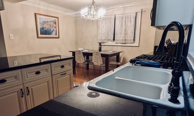 Fairfax House | Elegant Central Location Fairfax Circle; near DC