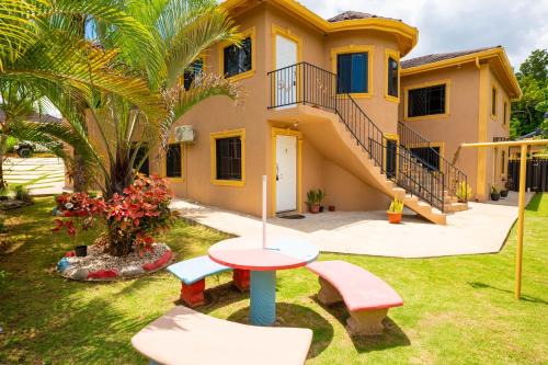 Mandeville Apartment | Elegant,Central & spacious unit with AC at DW APTS