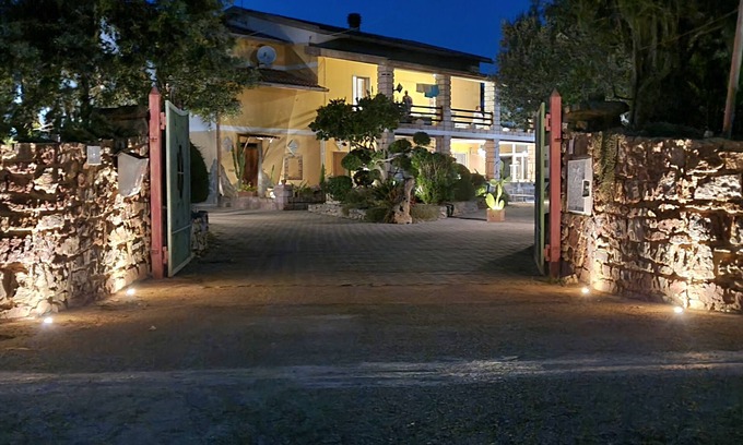 Santa Maria La Palma House | Elegant deluxe cottage close to beaches
