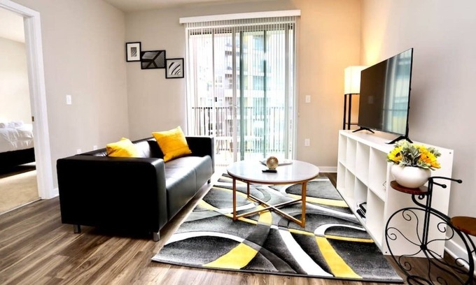 Fairfax Apartment | Elegant Deluxe with pool, Fairfax Free Parking