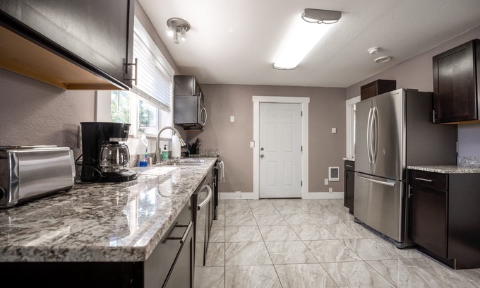 Hilltop House | Elegant Downtown Tacoma Home