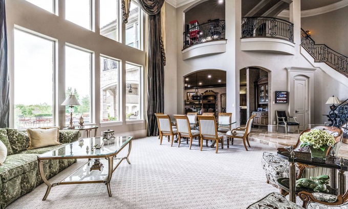 Forney House | Elegant Estate - Pool & Views