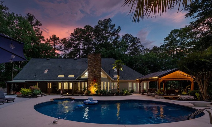 Cartersville House | Elegant Farm Stay 18 Beds Pool (Seasonal)