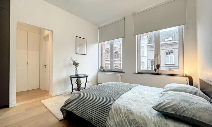 Etterbeek Apartment | Elegant Flat Cinquantenaire