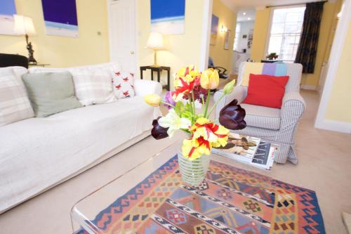 Warwick Apartment | Elegant flat in Pimlico, close to Warwick Square