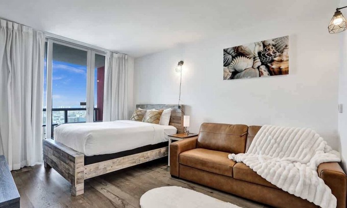 Hallandale Beach Apartment | Elegant High Floor Studio Balcony Near Ocean 2910