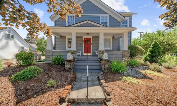 McMinnville House | Elegant, historic gem in heart of wine country.