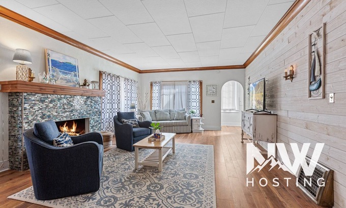 Coeur d'Alene House | Elegant Historic Home in Modernized Area—Blocks from Downtown, with Cozy Fire Pit for Relaxation!