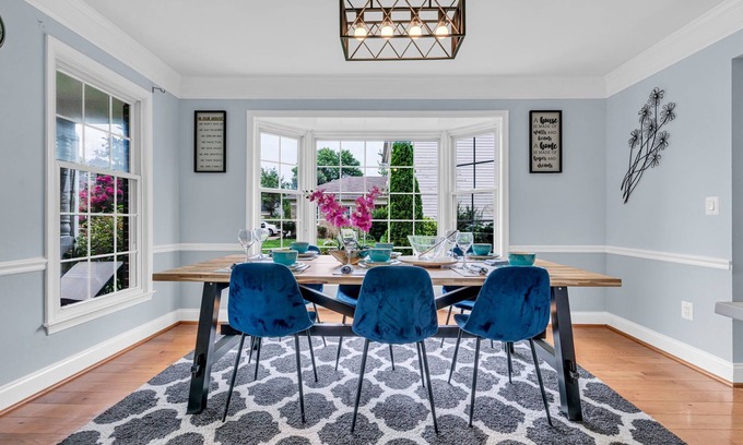 Oak Hill House | Elegant Home- City View/IAD Airport/Prime Location