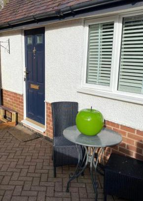 Alcester Apartment | Elegant home near Stratford upon avon