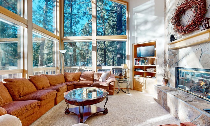 Sunriver House | Elegant home with pool, private hot tub, game room, deck & SHARC passes