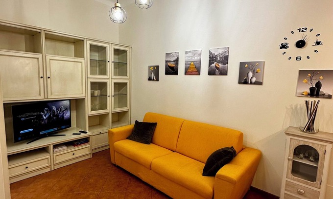 Zona Farini Apartment | Elegant, Isola area, Top!