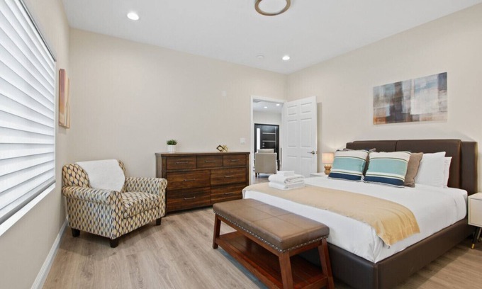 San Gabriel House | Elegant Midtown Getaway