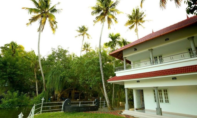 Alappuzha Resort | Elegant & Modern Lake View Resort,Alleppey