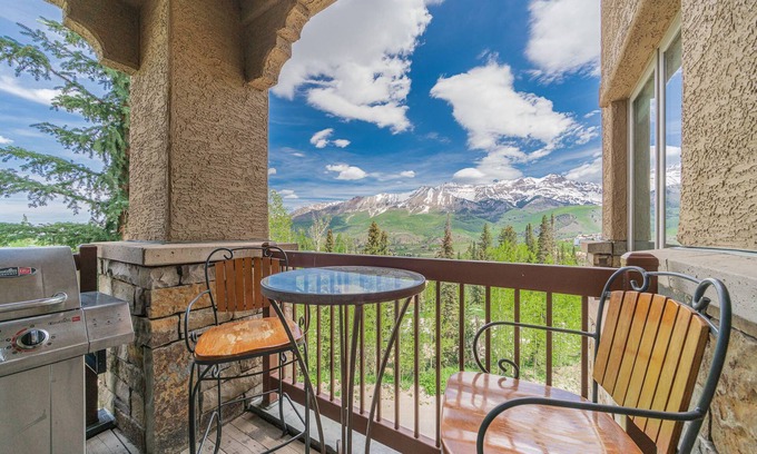 Mountain Village Condo | Elegant Mountain Condo