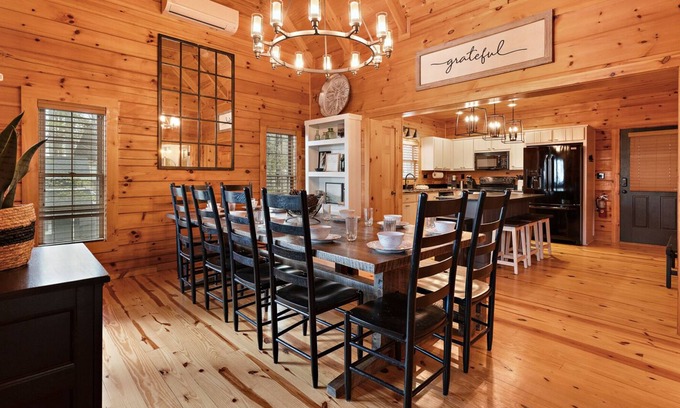 Beech Mountain Cabin | Elegant Mountain Cabin with Privacy