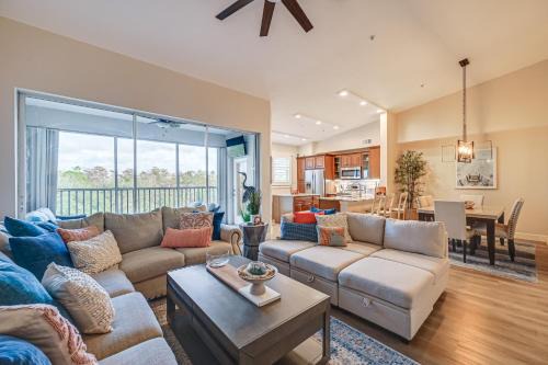 Naples Apartment | Elegant Naples Condo with Golf View and Community Pool