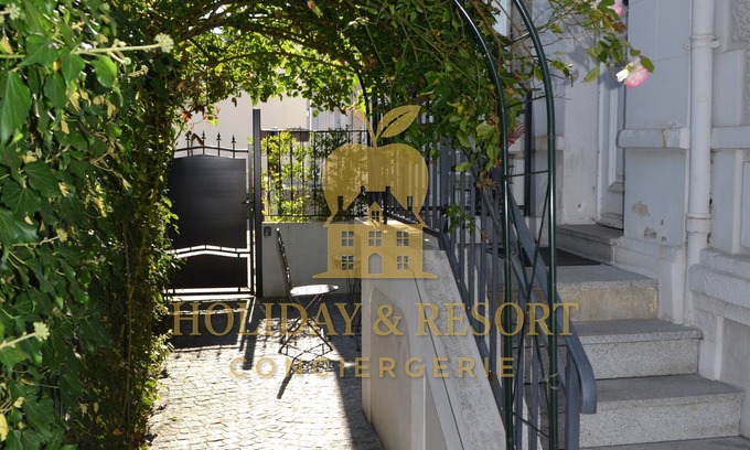 Deauville City Centre House | Elegant Normandy house with flower-filled courtyard, in the heart of Deauville