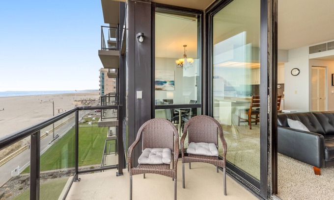Seaside Condo | Elegant oceanfront condo with balcony & fantastic views - steps to the beach