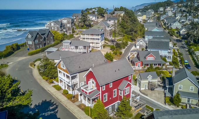 Nelscott House | Elegant Olivia Beach 3-Story has Two Living Spaces, Ocean & Park Views!