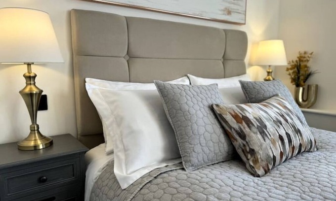 Swindon Apartment | Elegant One Bedroom Apartment