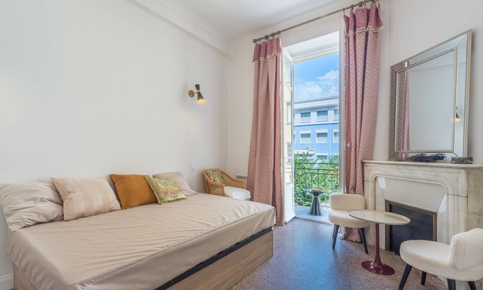 Riquier Apartment | Elegant renovated 2 bdr Nice Center Riquier 51sq m.