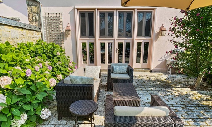 Fifth Ward Cottage | Elegant Renovated Carriage House in Newport's Historic District