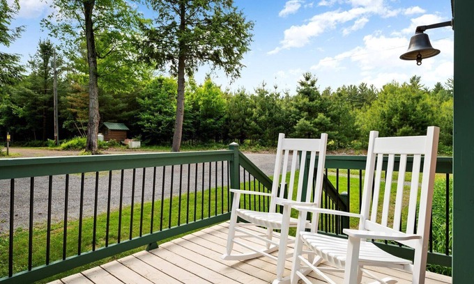 Glenfield House | Elegant Riverfront Home - Pet Friendly!
