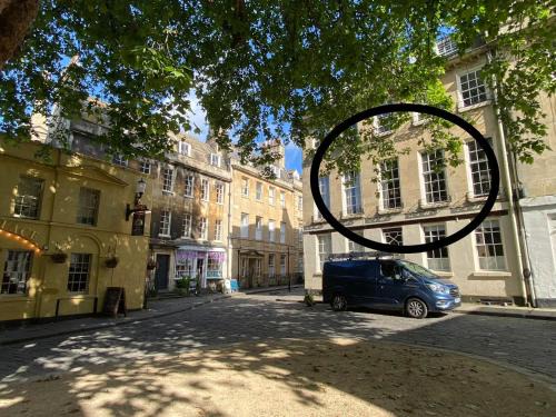 Bath City Centre Bed & Breakfast | Elegant & Romantic - Entire Flat with 2 Magnificent Views