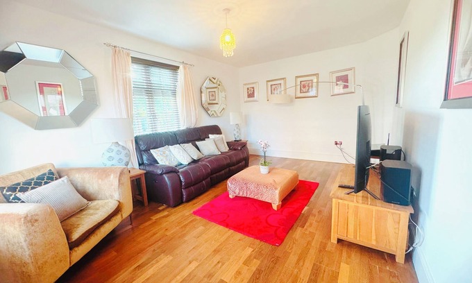 Staple Hill House | Elegant & Spacious Bristol Home - Garden, Gym & Parking