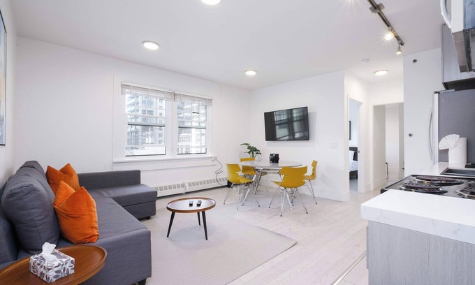 West End Apartment | Elegant & Stocked Condo in the Heart of Vancouver
