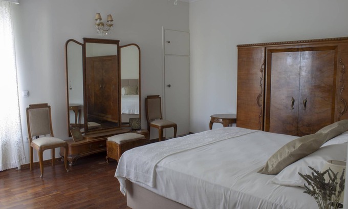 Palaio Psychiko Apartment | Elegant Stone House Apartment
