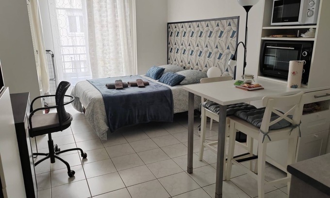 Jean Moulin - Marius Berliet Apartment | Elegant studio - Private parking - Close to transport Lyon 8